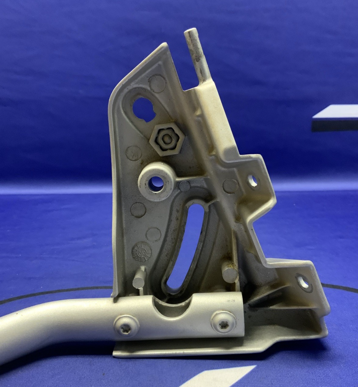 BMW Windshield/ Headlight Support Bracket R1200GS 2007-2013 OEM 46637702712