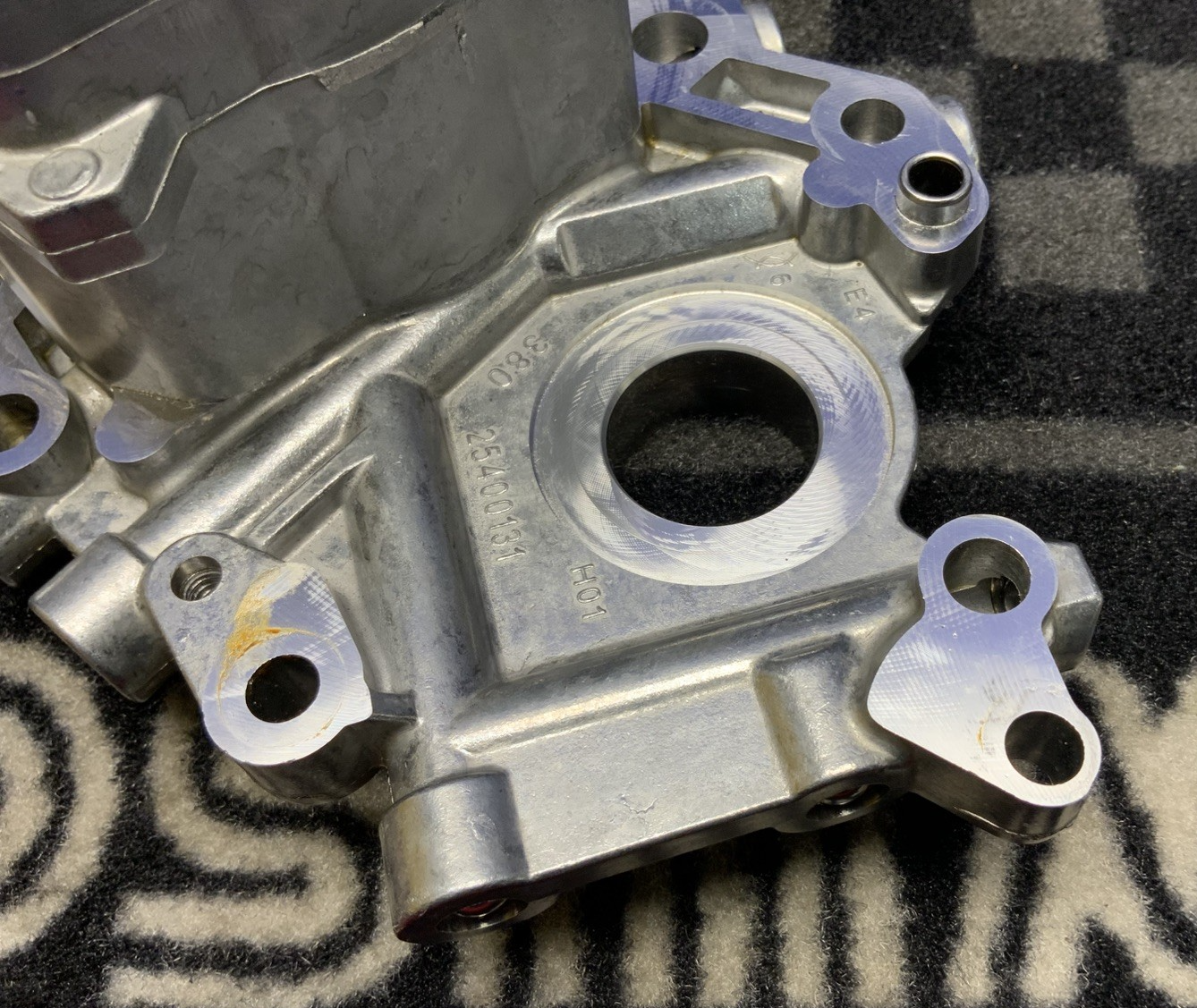 H-D Cam Shaft Support Plate W/ Oil Pump Assy Ultra Limited 2018-24 OEM 25400133