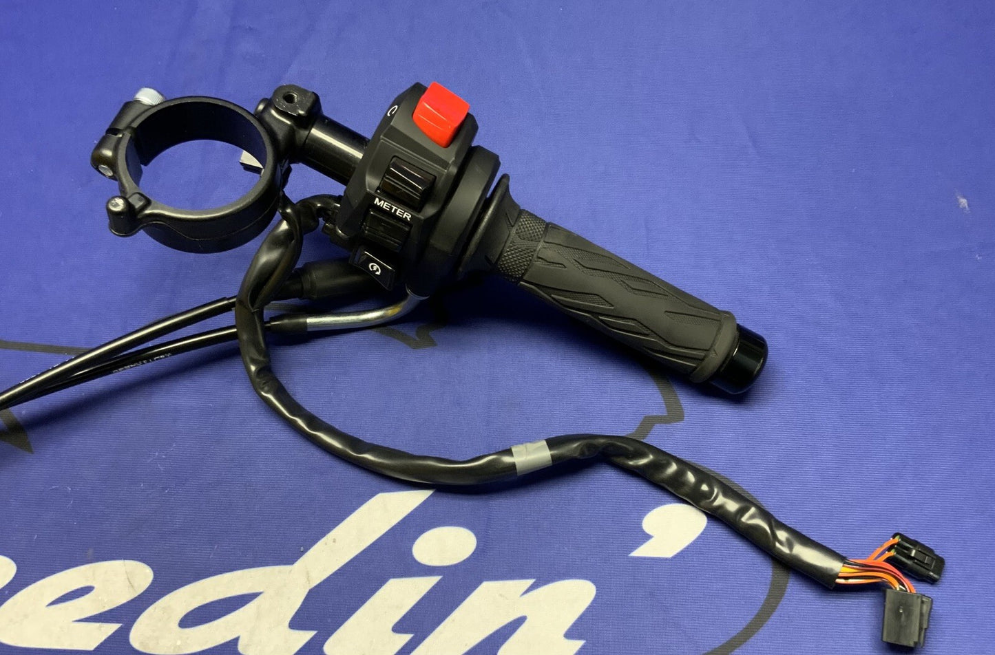 Suzuki Right Handlebar Assy W/Switches GSXR-600/750,2011-2024 OEM 37200-47H30