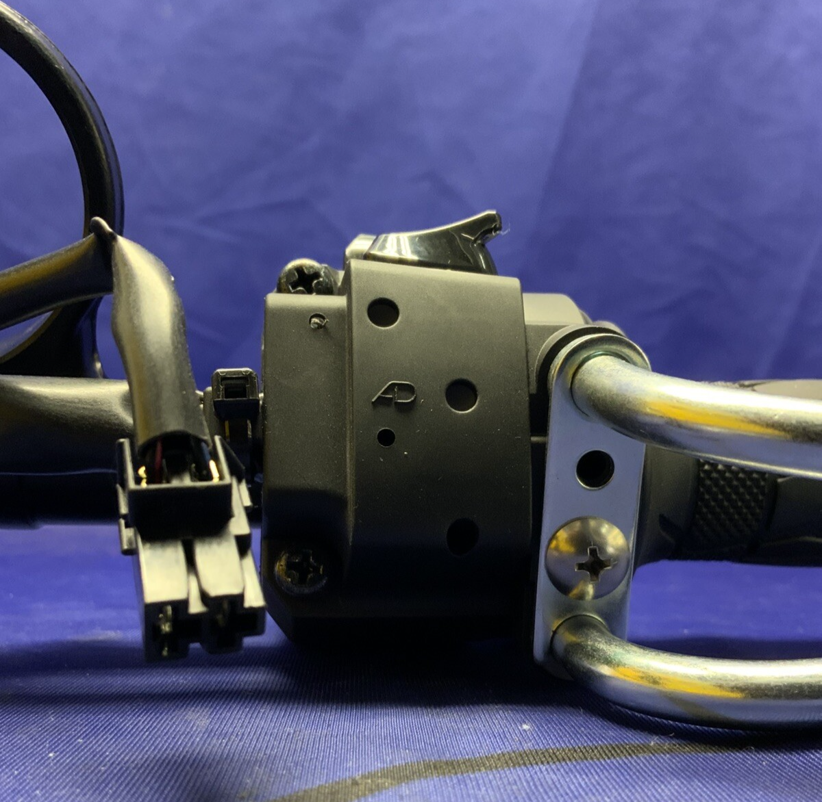 Suzuki Right Handlebar Assy W/Switches GSXR-600/750,2011-2024 OEM 37200-47H30