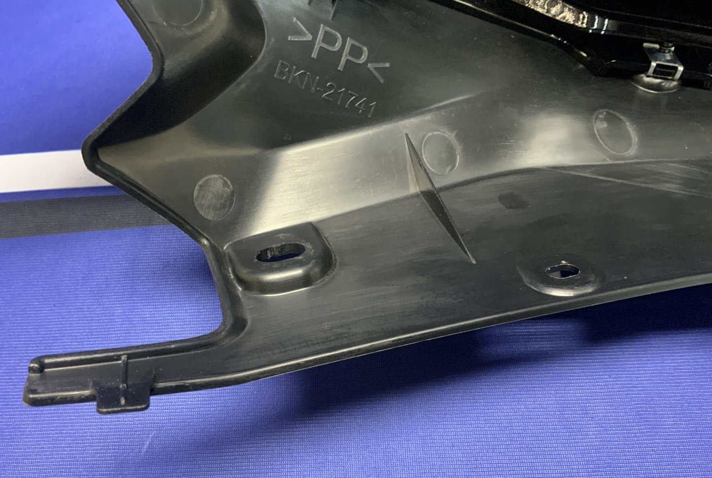 Yamaha Right Tail Fairing (Black) YZF-R9 2025 OEM BKN-21721-00-P3