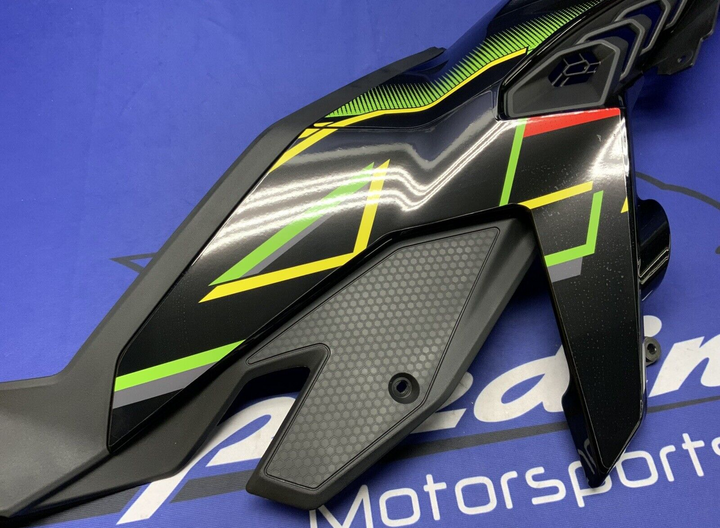 Kawasaki Right Tank Fairing ZX-4R/RR 2023-2025 OEM 14093-0963-H8
