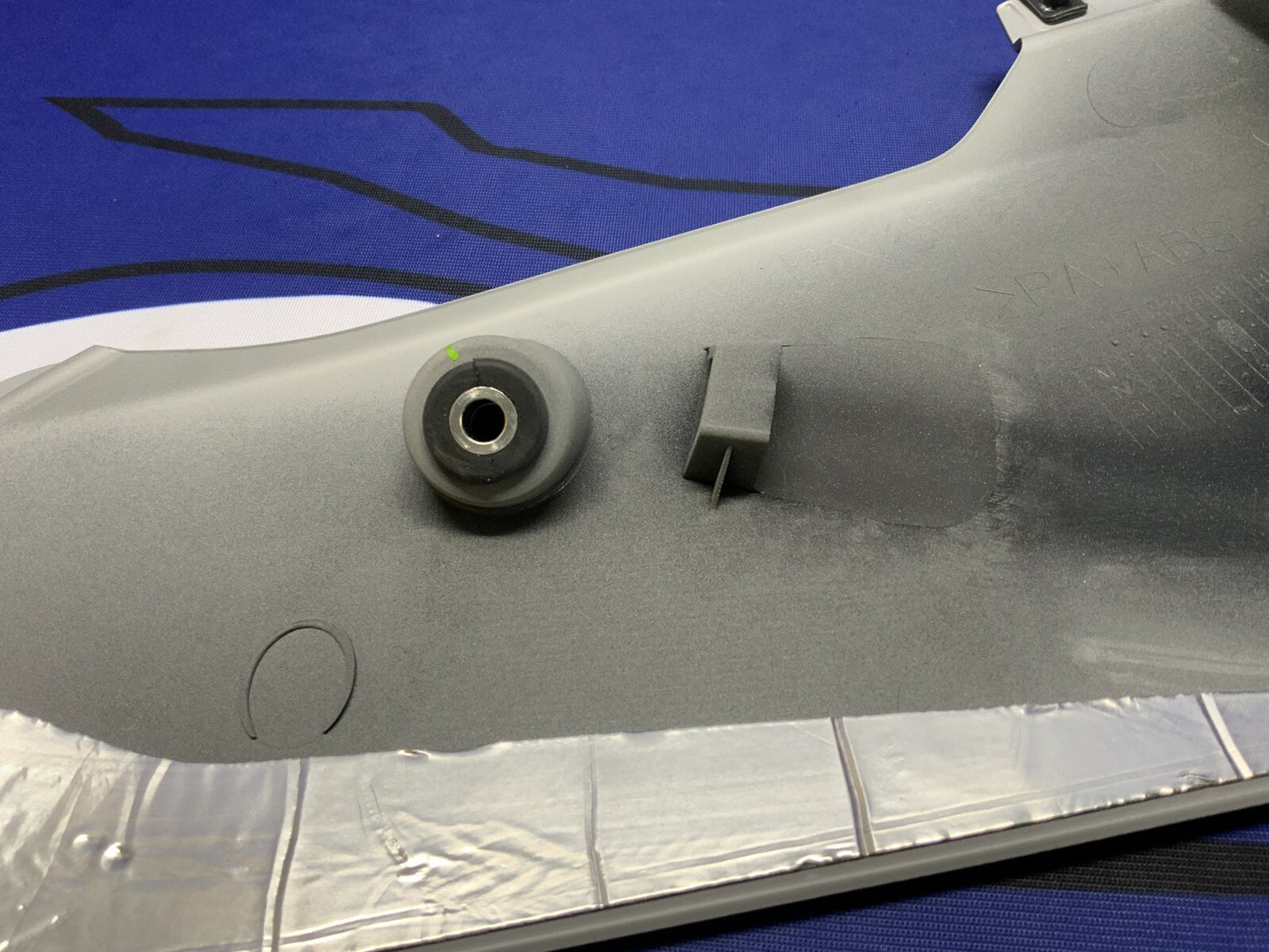 Yamaha Right Lower Fairing (Gray) YZF-R6 2017-2024 OEM BN6-28395-00-P4