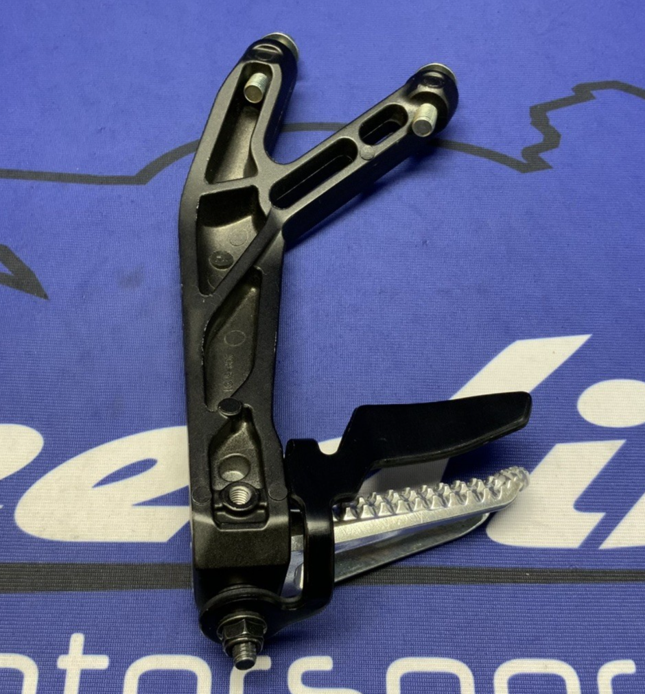 Yamaha Right Passenger Foot Rest YZF-R7 2022-2025 OEM 2CR-2742L-01-00