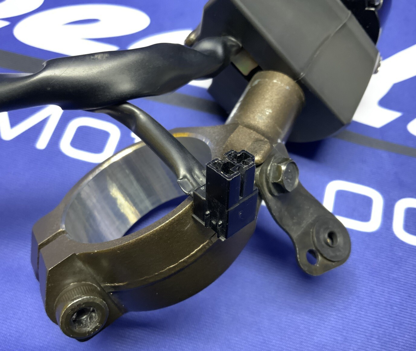 Kawasaki Right Handlebar W/ Switch Assembly ZX-6RR 2003-2006 OEM 46003-1591