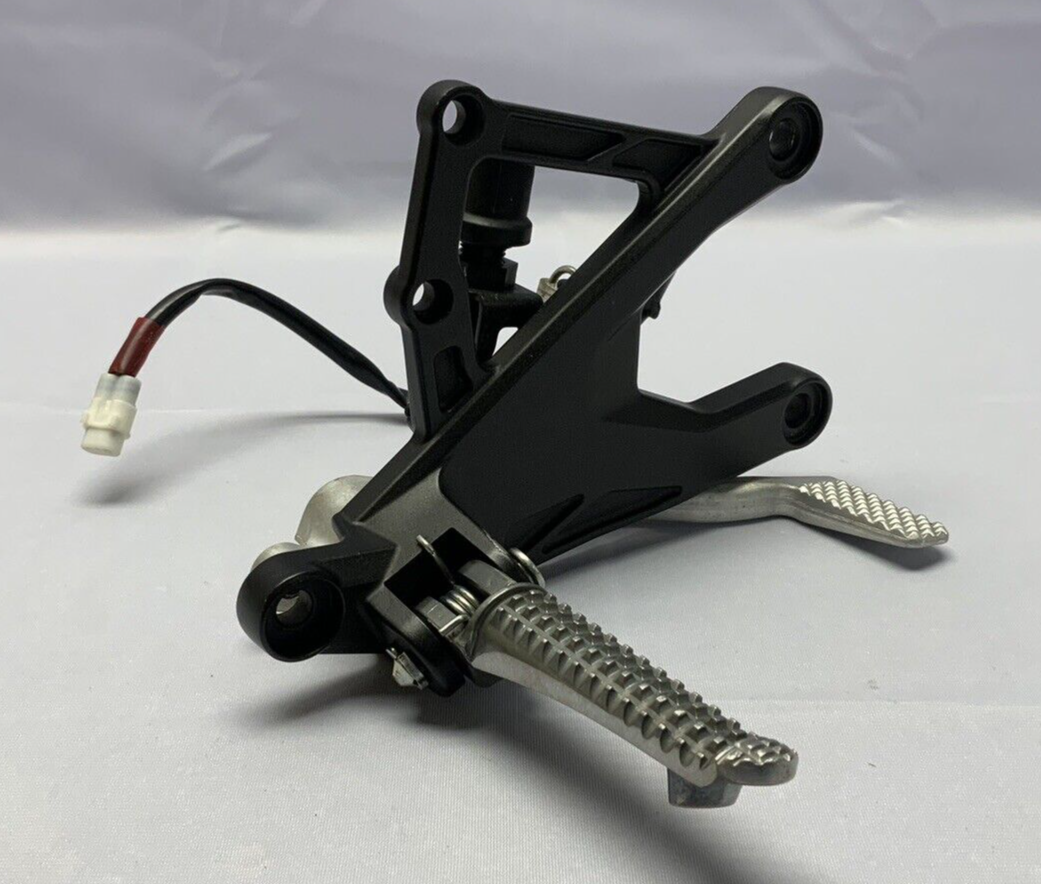 Yamaha Right Rear Set W/ Brake Lever & Switch YZF-R1 2015-25 OEM 2CR-27443-00-00