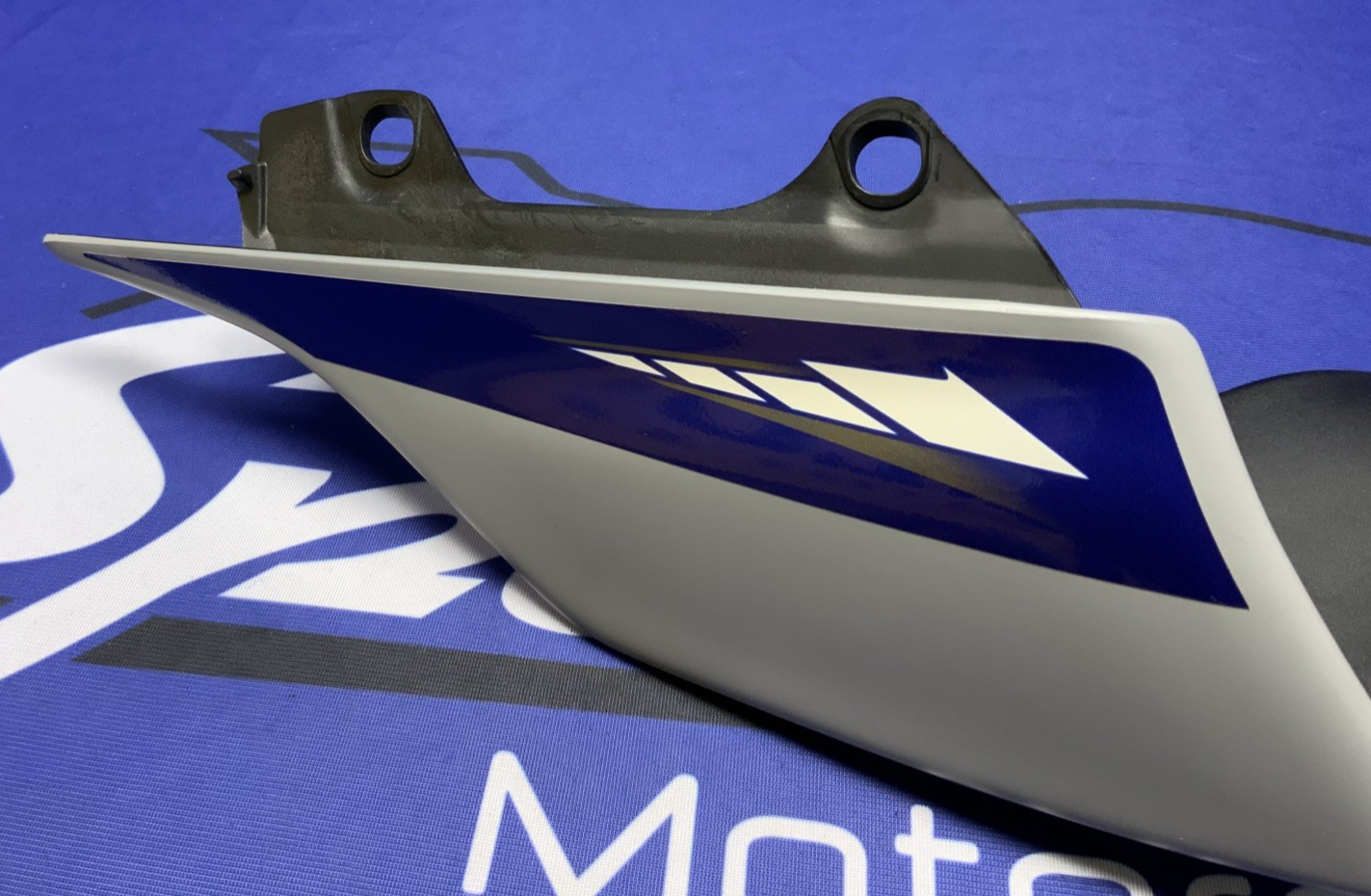 Yamaha Right Tail Fairing (Gray & Blue) YZF-R6 2017-2024 OEM BN6-W2172-50-P5