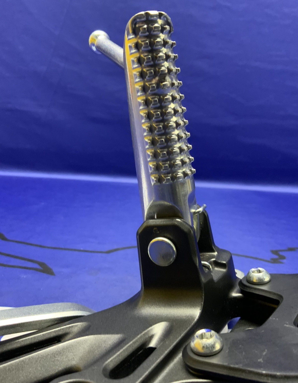 Yamaha Right Rear Set YZF-R7 2022-2025 OEM BEB-27443-00-00