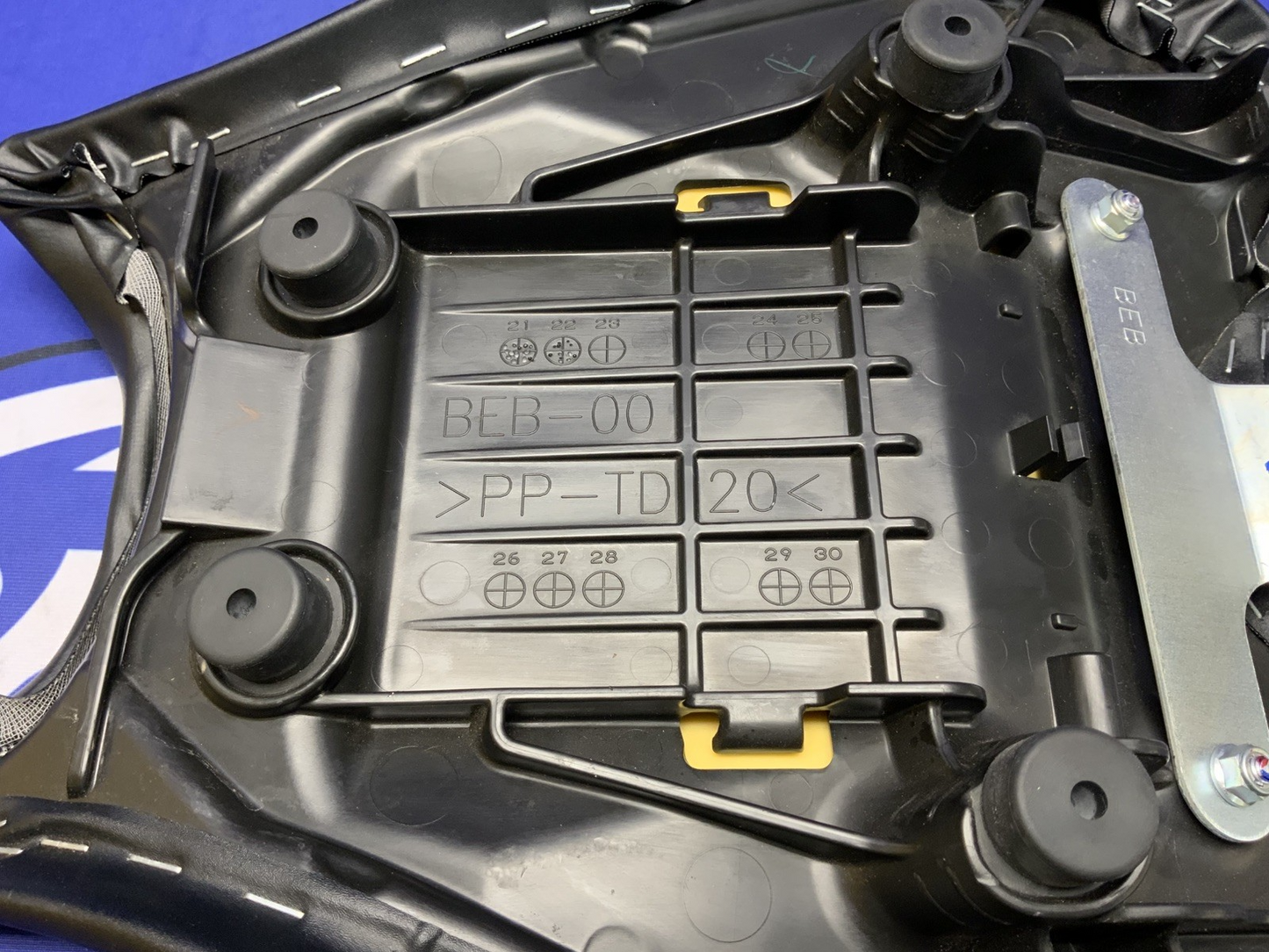 Yamaha Seat YZF-R7 2022-2025 OEM BEB-24710-00-00