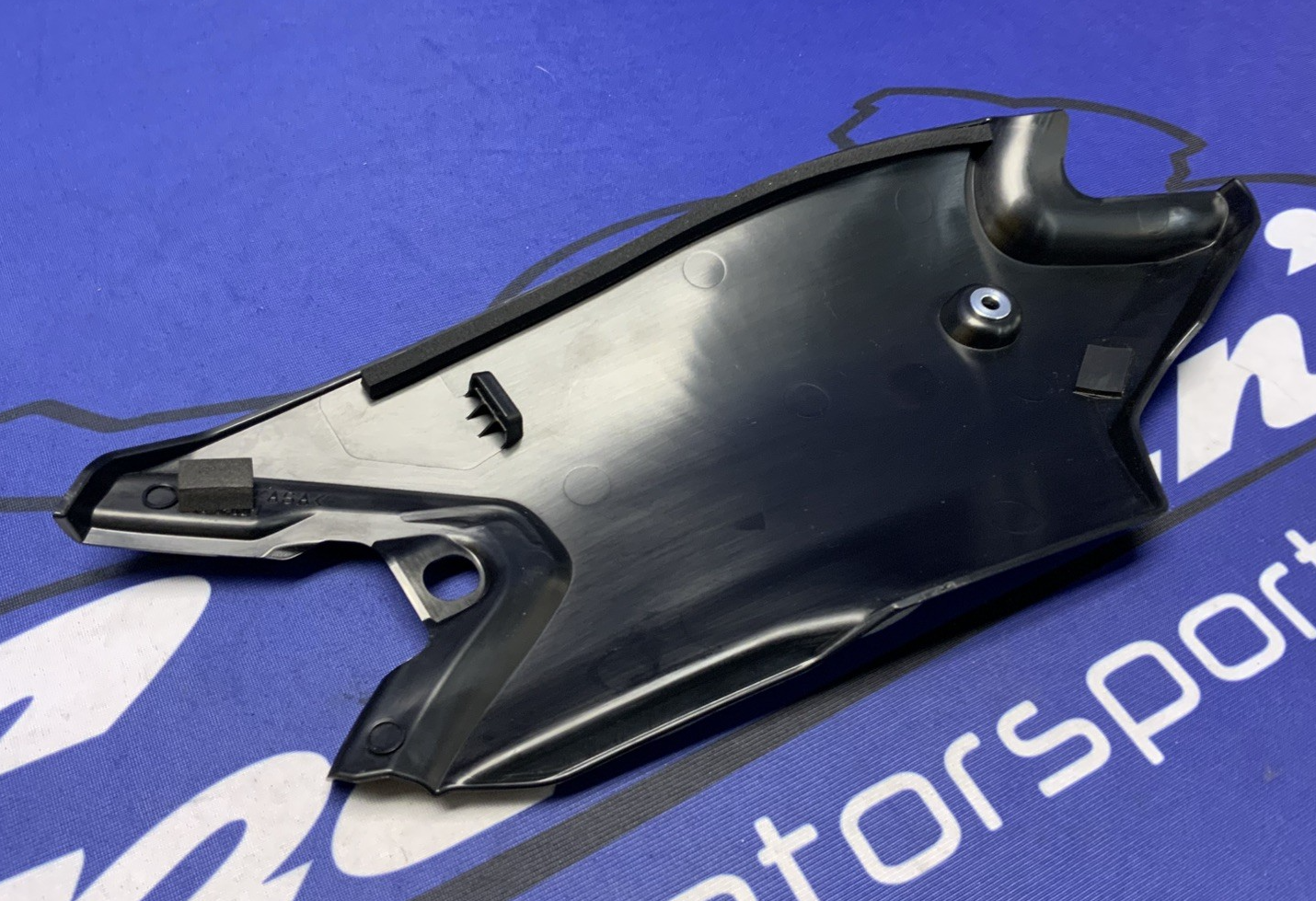 Yamaha Right Tank Cover (Black) YZF-R9 2025 OEM BKN-2171M-00-00