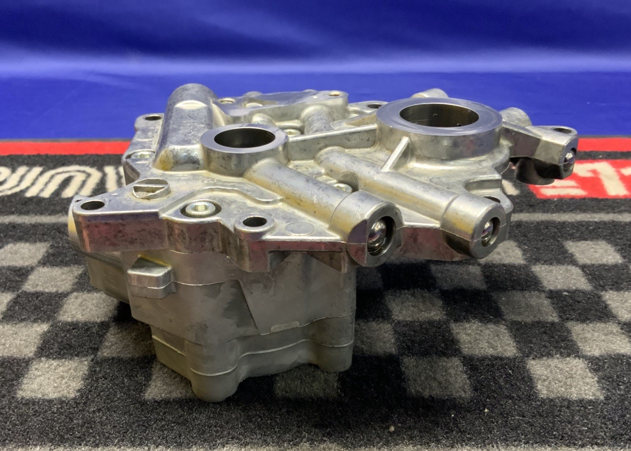 H-D Cam Shaft Support Plate W/ Oil Pump Assy Ultra Limited 2018-24 OEM 25400133