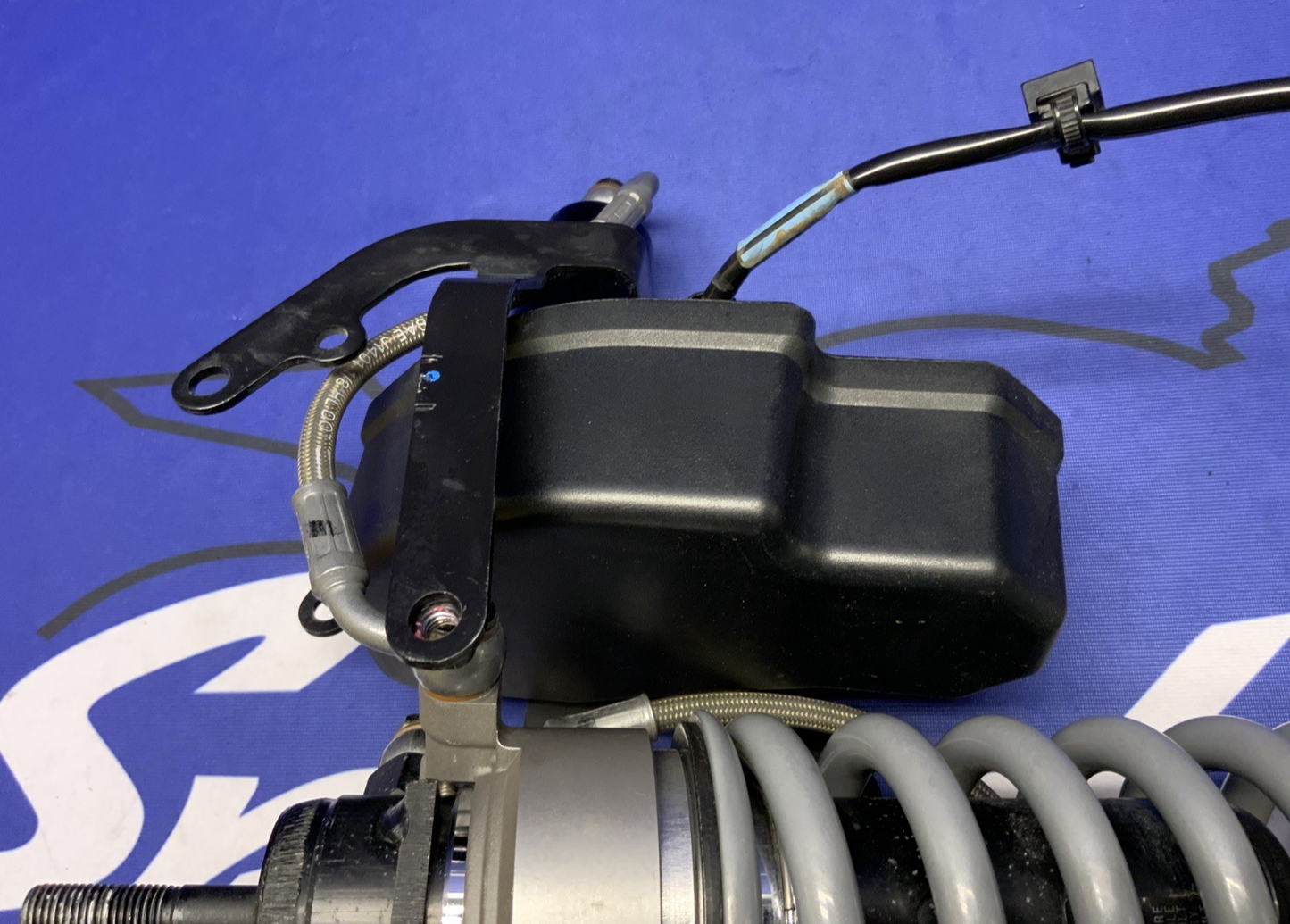 BMW Front Strut Assembly R1200GS 2003-2013 OEM 31428529485