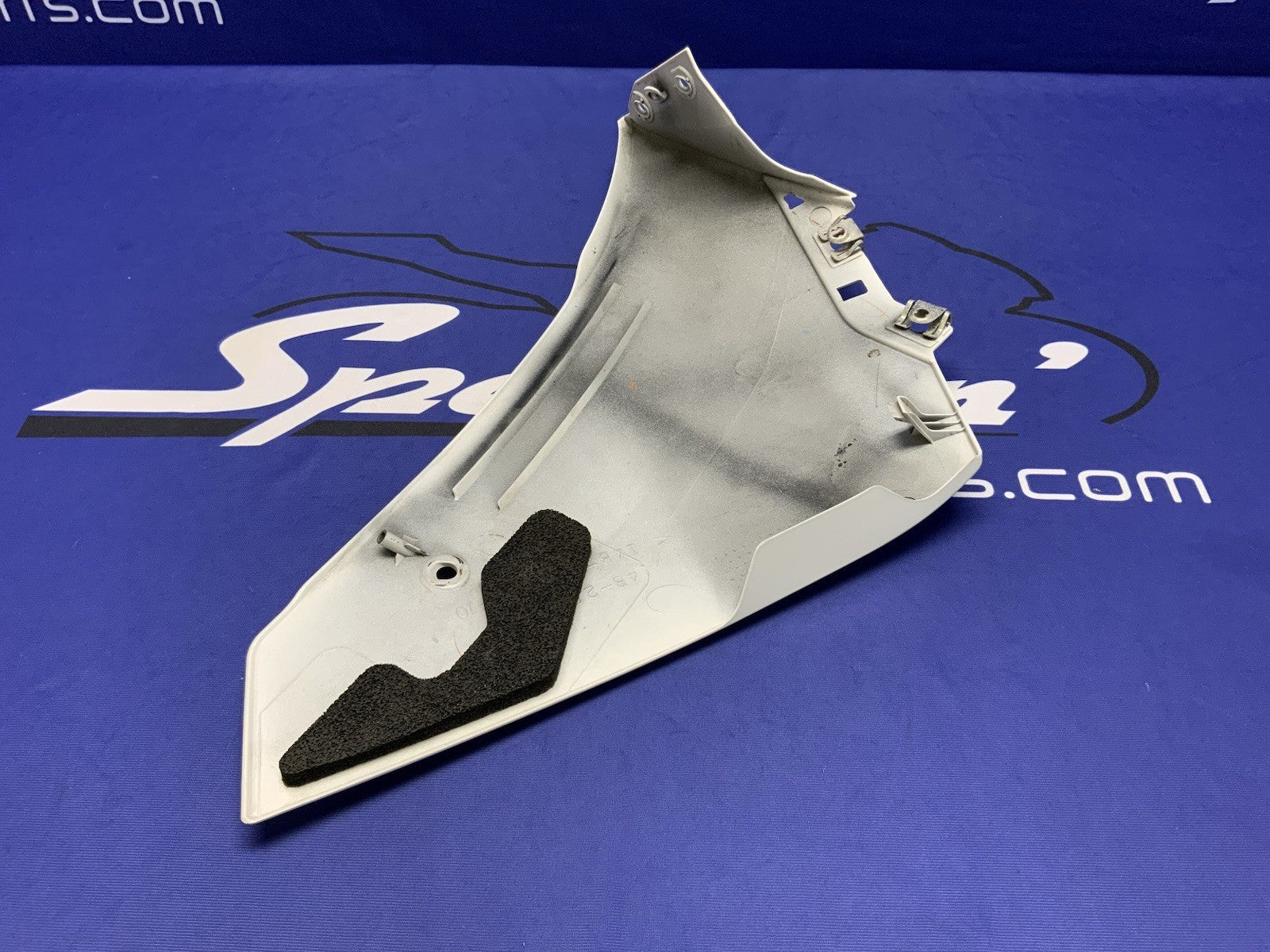 Yamaha Right Lower Fairing (White) YZF-R1 2009-2013 OEM 14B-28395-00