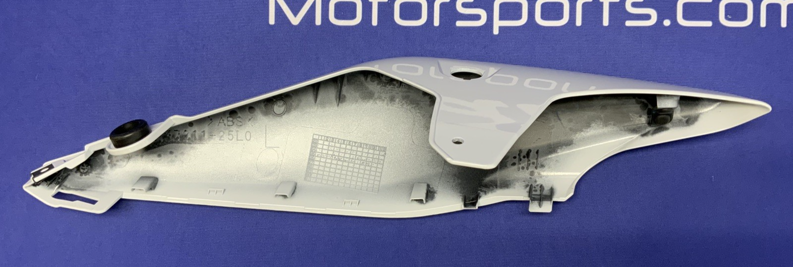 Suzuki Right Tail Fairing (Pearl Tech White) GSX-8R 2026 OEM 47110-25L11-QU2