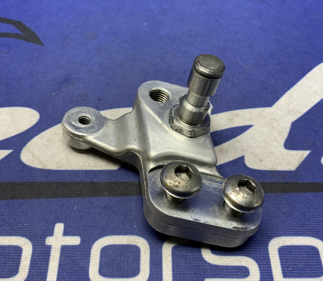 Suzuki Gear Shift Lever Bracket GSXR 600/750 2006-2008 OEM 25681-01H00