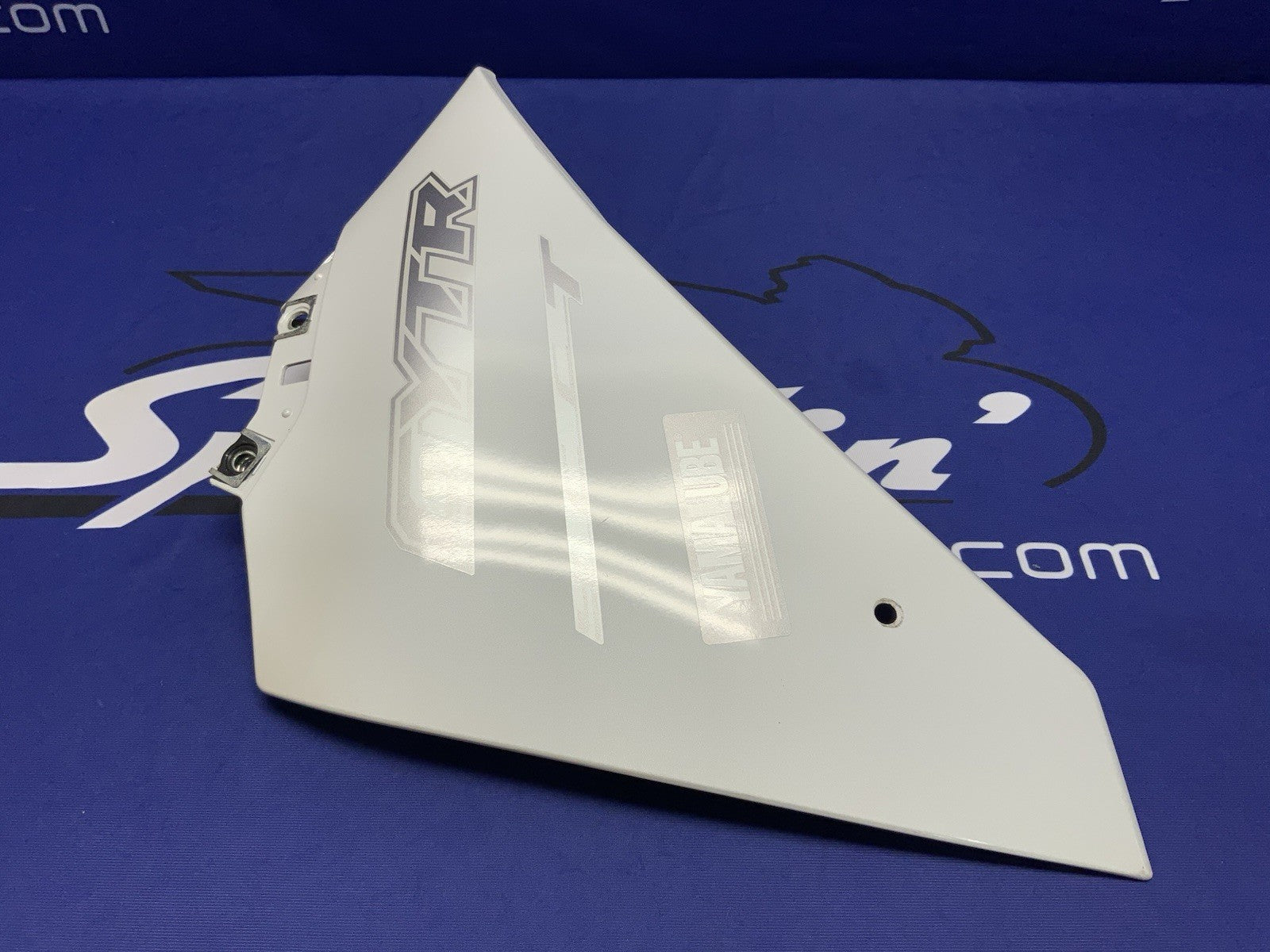Yamaha Right Lower Fairing (White) YZF-R1 2009-2013 OEM 14B-28395-00