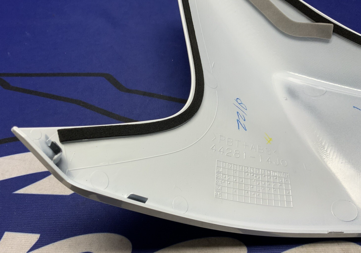 Suzuki Left White Fuel Tank Cover GSXR 600/750 2017-25 OEM 44280-14J80-YUH