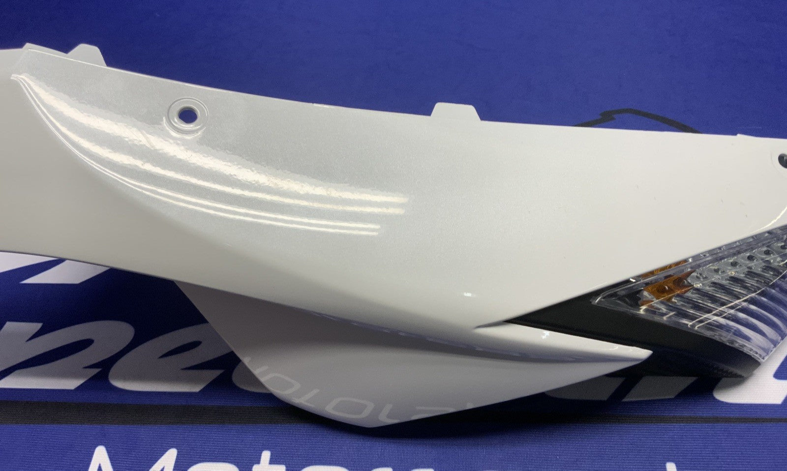 Suzuki Right Frame Cover W/ Turn Signal GSXR 750/600 2011-25 OEM 47100-15J10-6KX