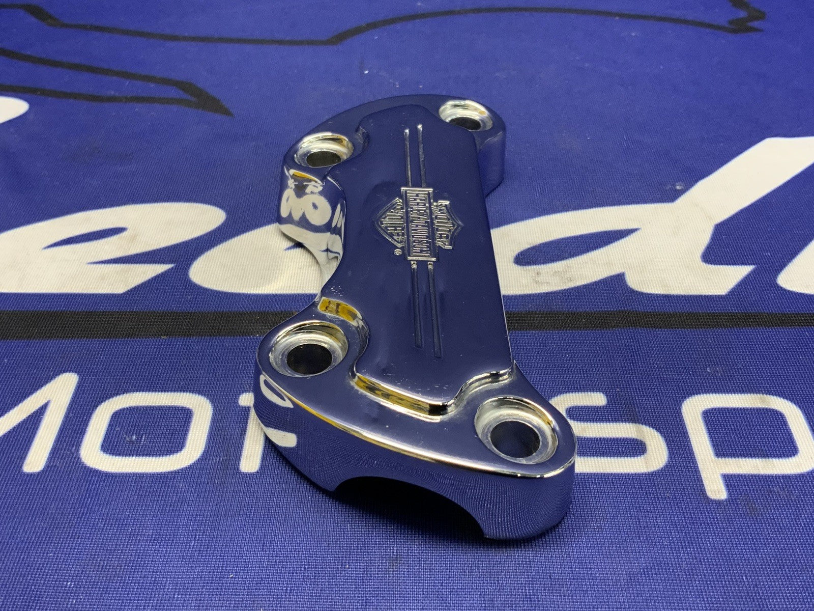 Harley Davidson 1 Piece Handlebar Clamp Touring 1999-2006 OEM 55918-08