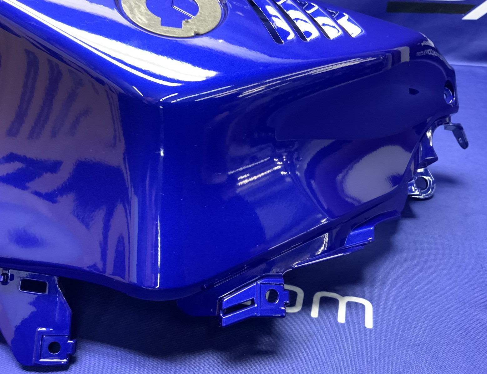 Yamaha Right Tank Fairing (Blue) YZF-R7 2022-2025 OEM BEB-24139-00-P0