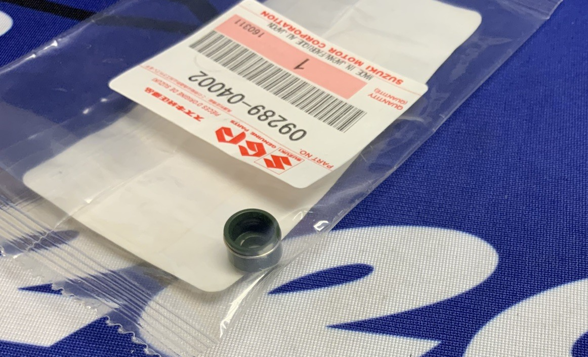 Suzuki Valve Stem Oil Seal GSX-R1000 05-07 OEM 09289-04002