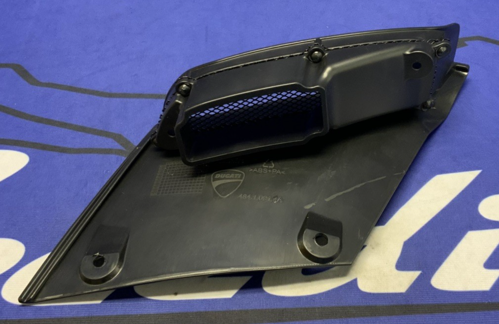 Ducati Right Air Duct Diavel 2011-2014 OEM 48420912A