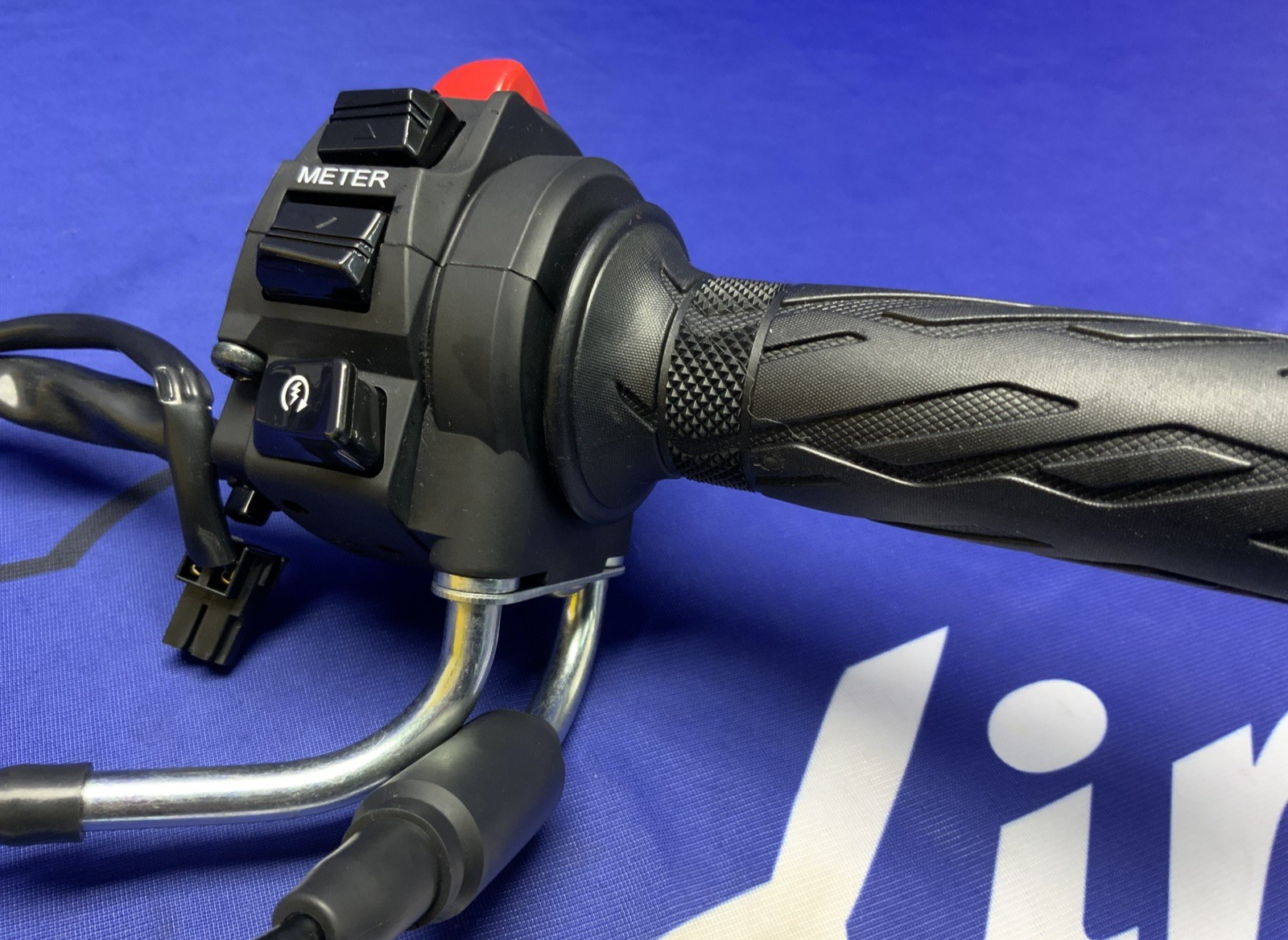 Suzuki Right Handlebar Switch Assembly  GSXR-600/750,2011-2025 OEM 37200-47H30-1