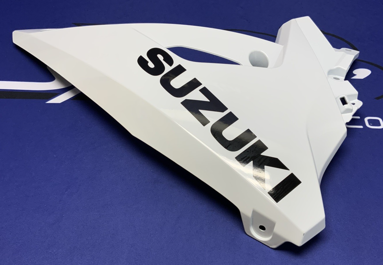 Suzuki Right Lower Fairing (Pearl Tech White) GSX-8R 2026 OEM 94470-25L20-QU2