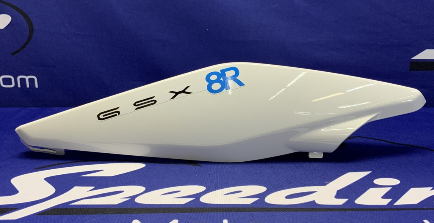 Suzuki Left Tail Fairing (Pearl Tech White) GSX-8R 2026 OEM 47210-25L11-QU2-1