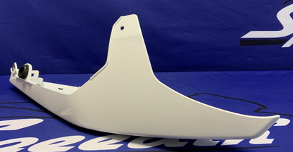 Suzuki Left Tail Fairing (Pearl Tech White) GSX-8R 2026 OEM 47210-25L11-QU2-1