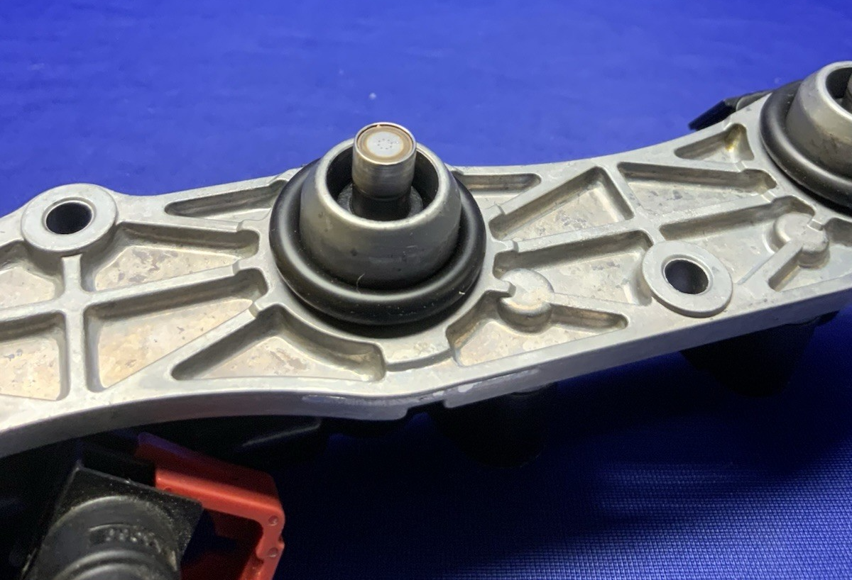 Kawasaki Complete Upper Fuel Rail ZX-6R 2009-2012 OEM 59071-0062-1