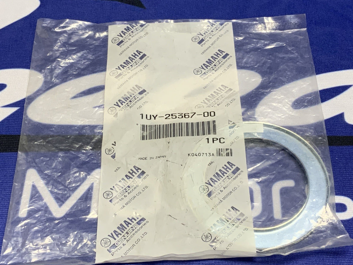 Yamaha Rear Wheel Hub Dust Cover Seal Warrior 19987-2004 OEM 1UY-25367-00-00