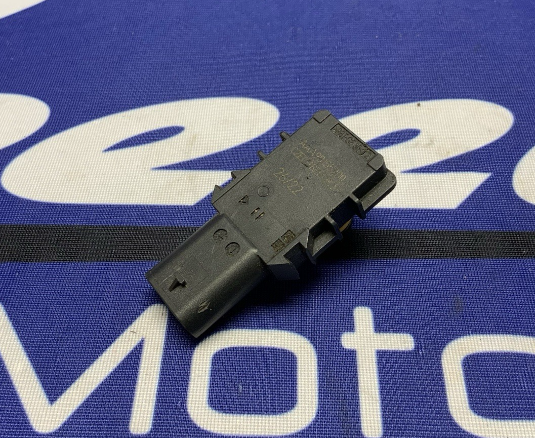 Ducati Pressure Sensor Panigale V4 2018-2024 OEM 11712264