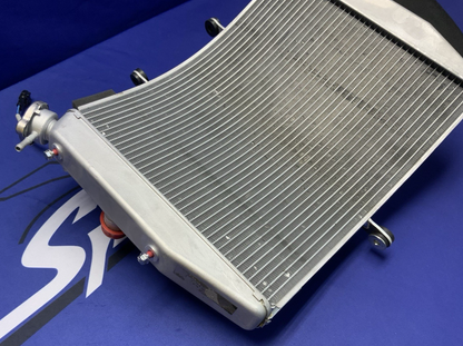 Kawasaki Radiator Assembly W/ Fan ZX-6R 2024-2026 OEM 39060-0754