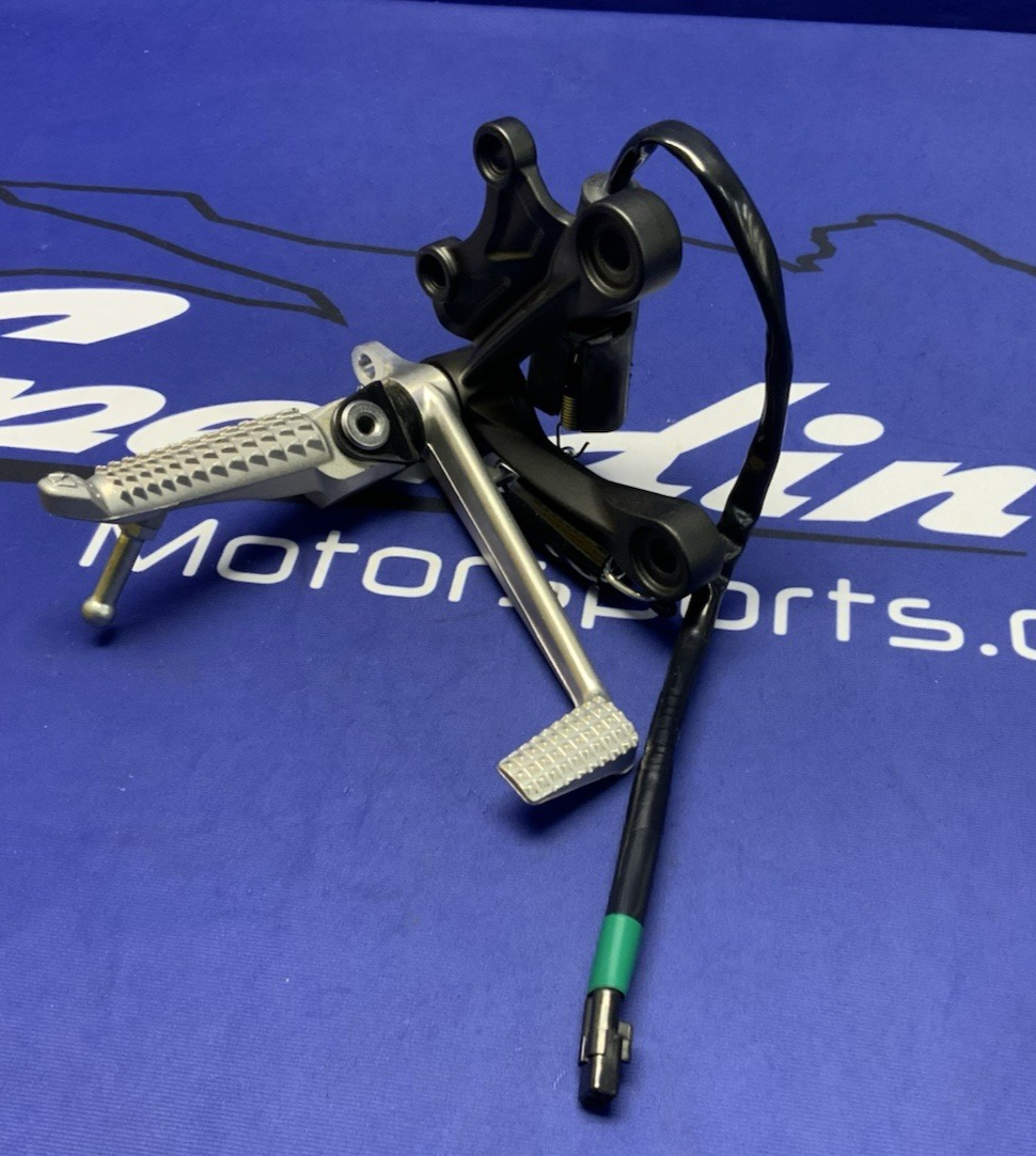 Kawasaki Right Rear Set W/ Lever and Switch ZX-6R 2019-2026 OEM 35063-0590-18R