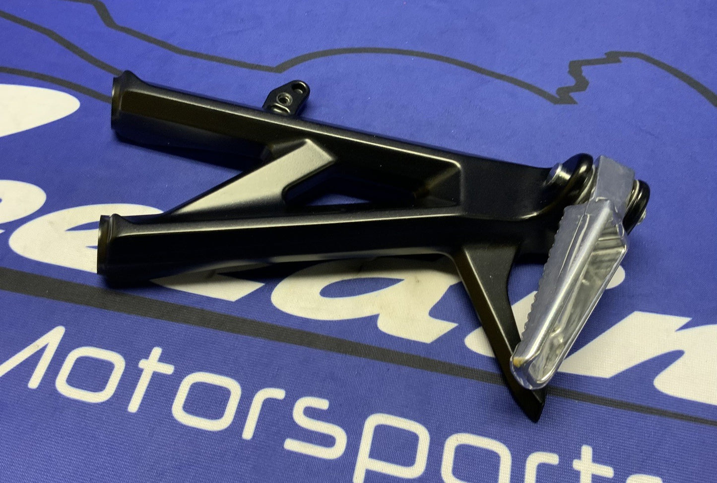 Suzuki Right Passenger Foot Rest GSX-8R/S 2023-2026 OEM 43811-25L00-1