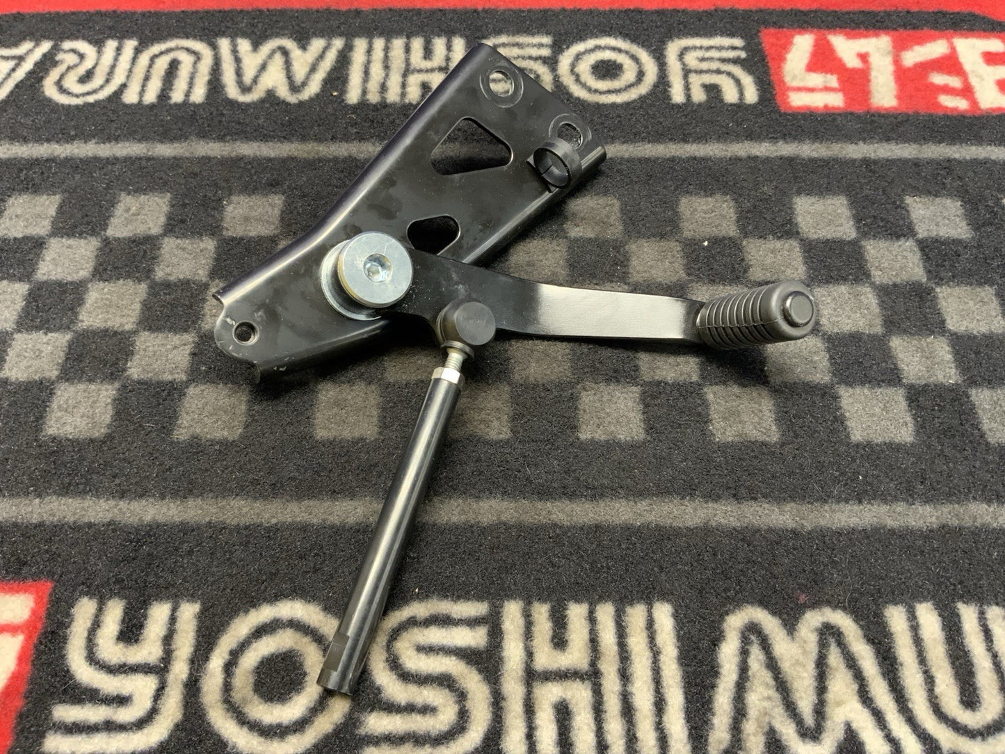 Suzuki Shift Lever Assembly W/Bracket & Shift Rod GSX-8R 24-26 OEM 25600-25L00-2