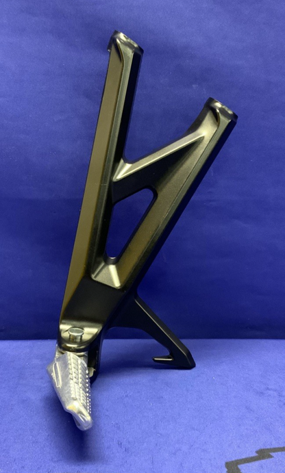 Suzuki Left Pillion Foot Rest GSX-8R 2024-2026 OEM 43821-25L00-2