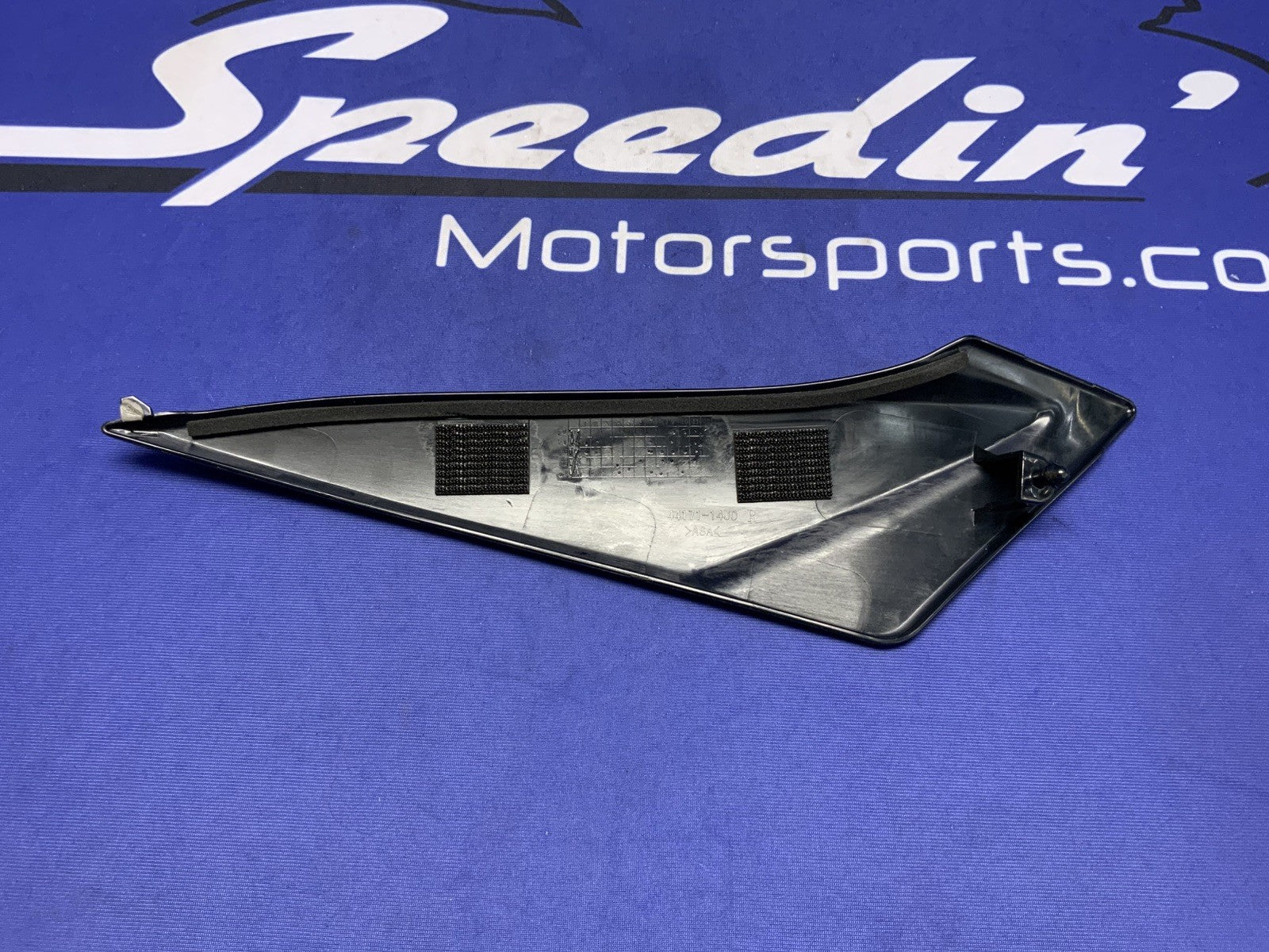 Suzuki Right Side Fuel Tank Cover GSX-R600 2011-2024 OEM 44170-14J00