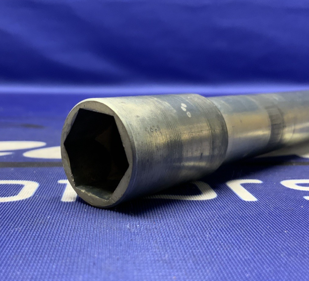 Suzuki Front Wheel Axle W/ Nut RMZ250 2007-2024, RMZ450 2005-2024 OE 54711-35G00