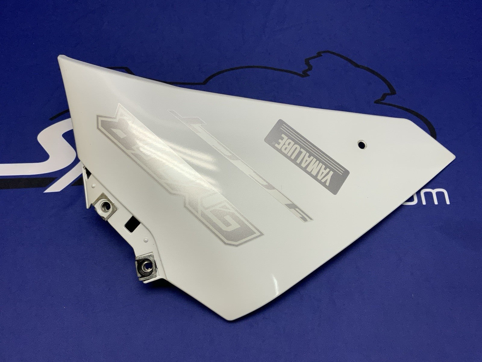 Yamaha Right Lower Fairing (White) YZF-R1 2009-2013 OEM 14B-28395-00