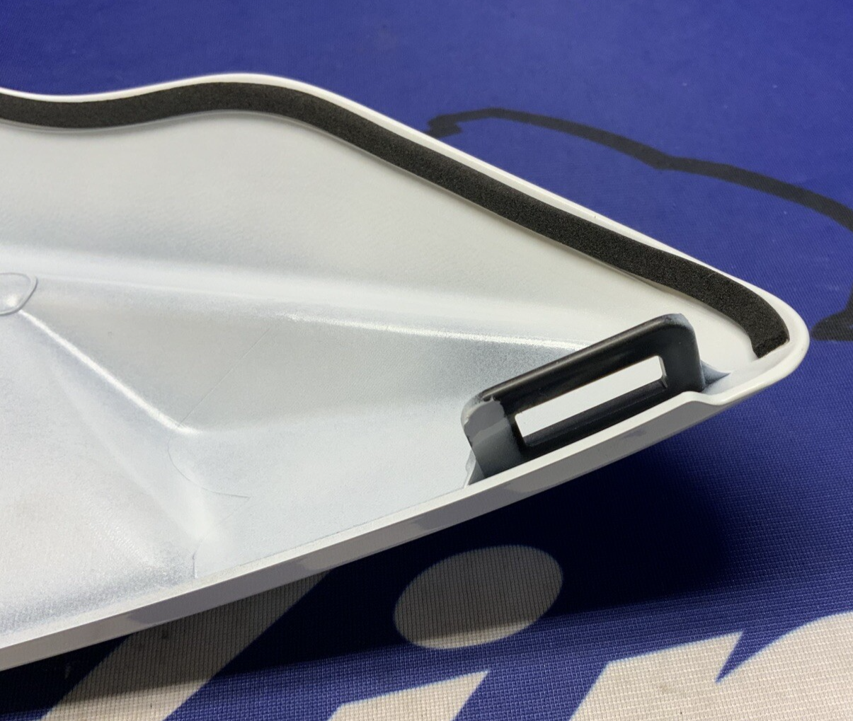 Suzuki Left White Fuel Tank Cover GSXR 600/750 2017-25 OEM 44280-14J80-YUH