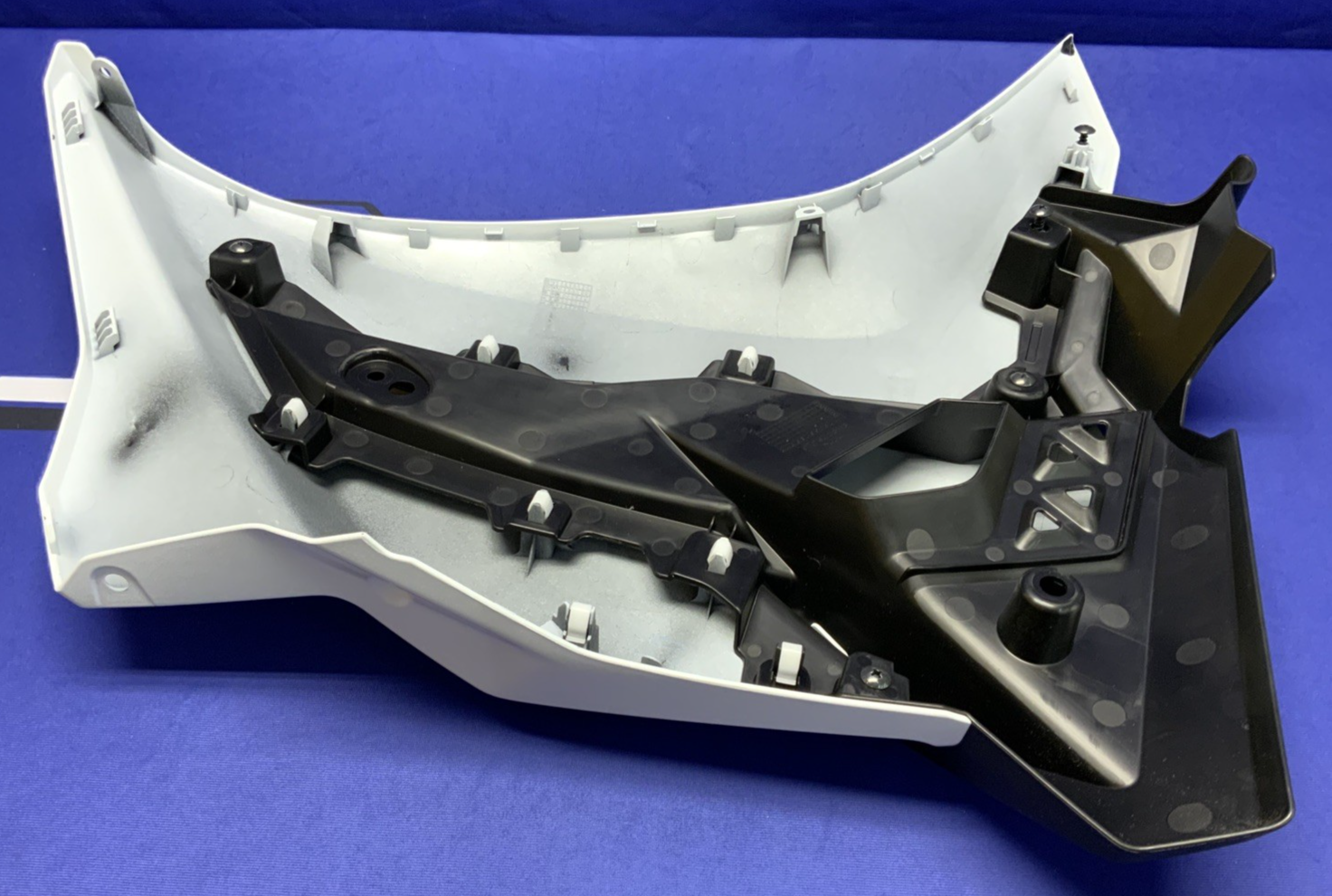 Suzuki Left Upper Fairing (Pearl Tech White) GSX-8R 2026 OEM 94480-25L10-QU2-1