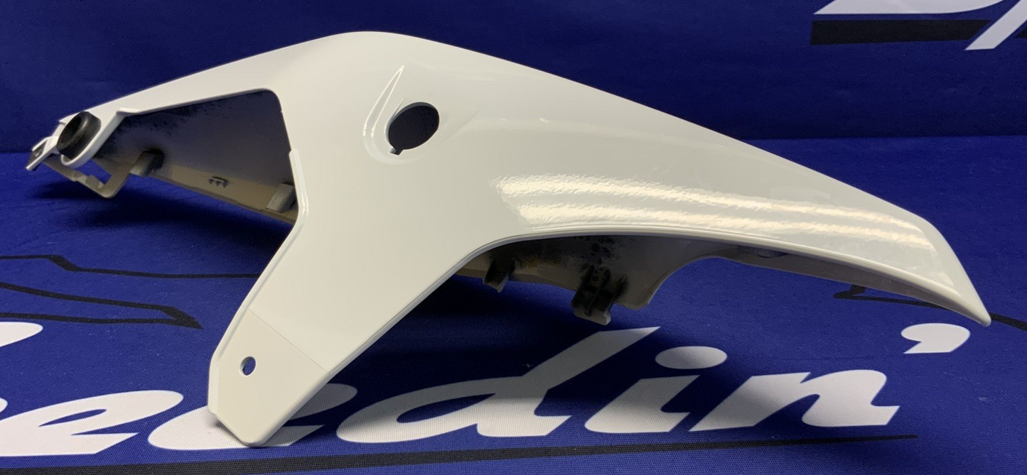 Suzuki Right Tail Fairing (Pearl Tech White) GSX-8R 2026 OEM 47110-25L11-QU2