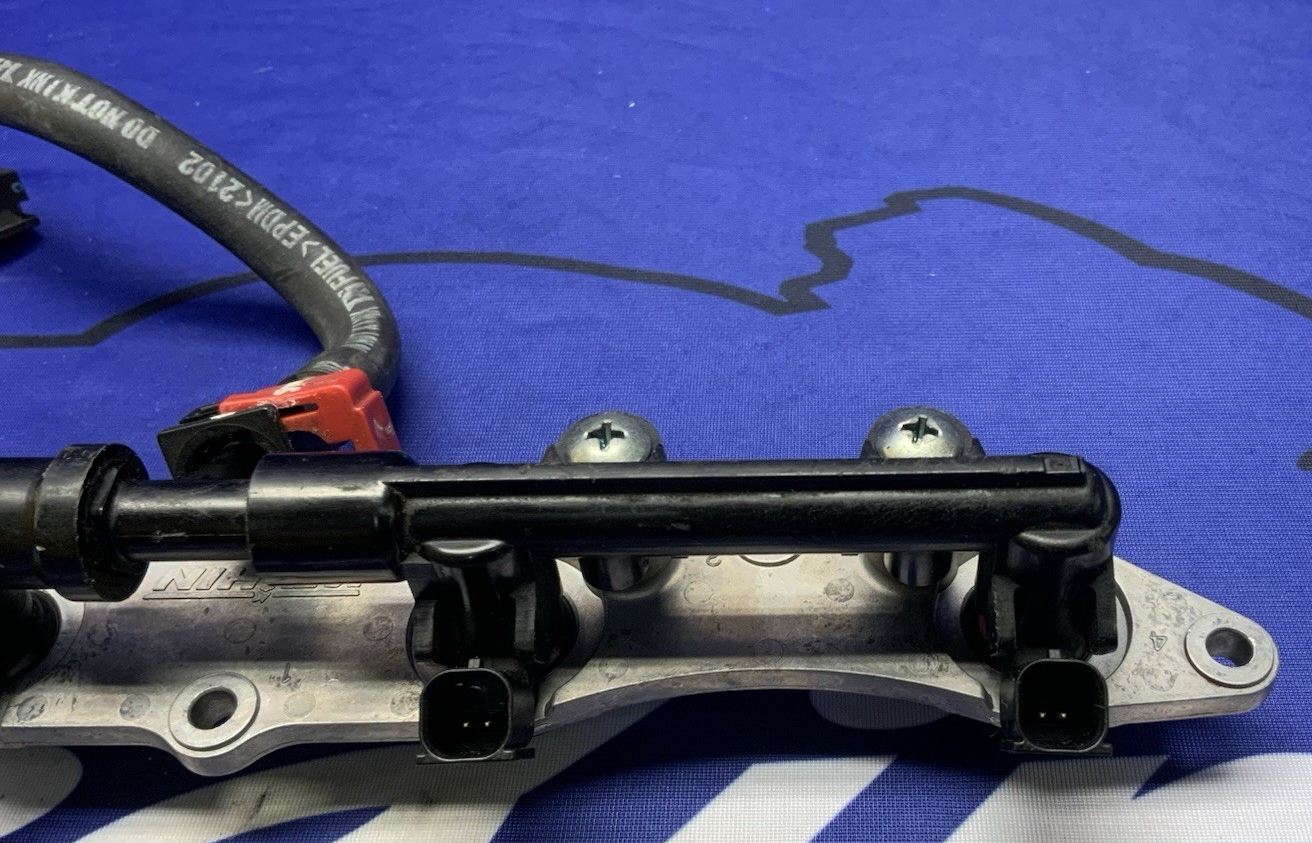 Kawasaki Complete Upper Fuel Rail ZX-6R 2009-2012 OEM 59071-0062-1