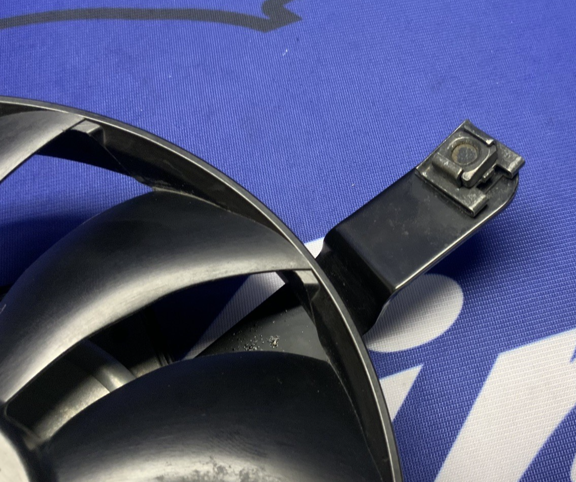 Suzuki Right Radiator Fan Assembly GSXR 1000/R 2017-2025 OEM 17810-17K00