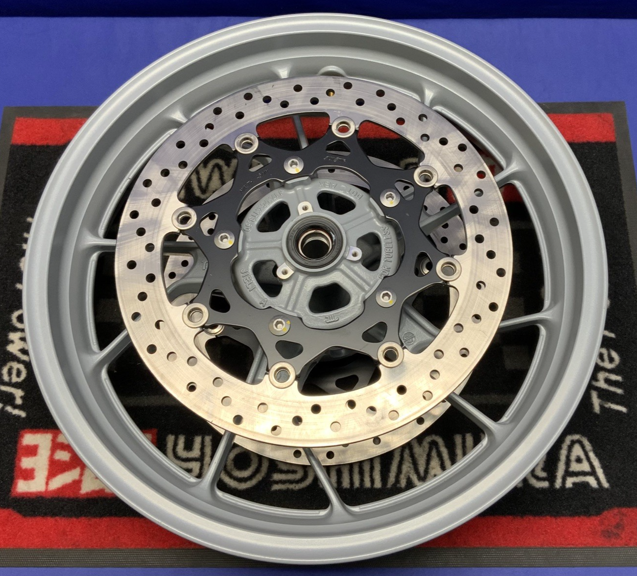 Suzuki Front Wheel W/ Rotors (Matte Gray) GSX-8R 2024-2026 OEM 54111-25L00-QZP