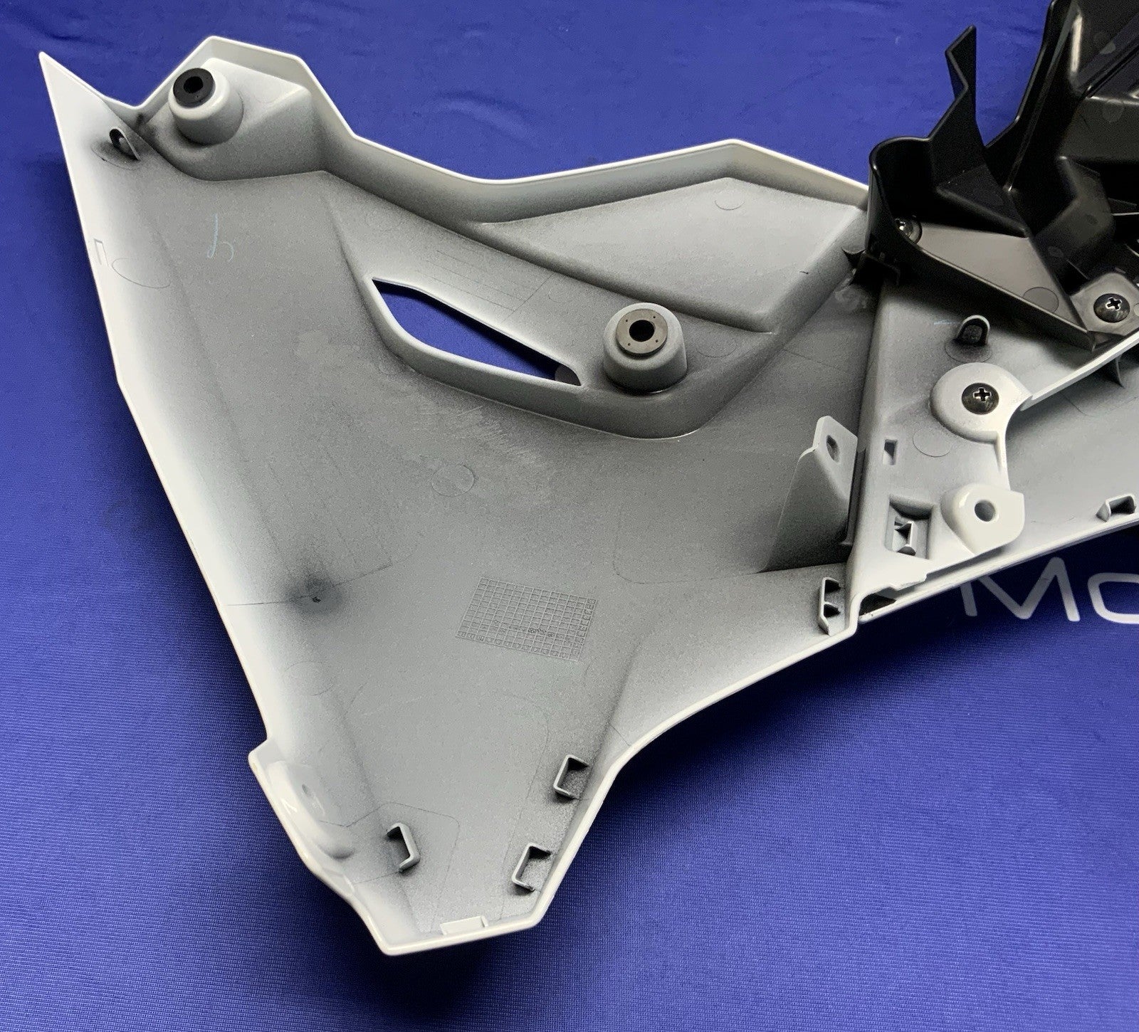 Suzuki Left Complete Fairing (White) GSX-8R 2023-2026 OEM 94480-25L10-QU2