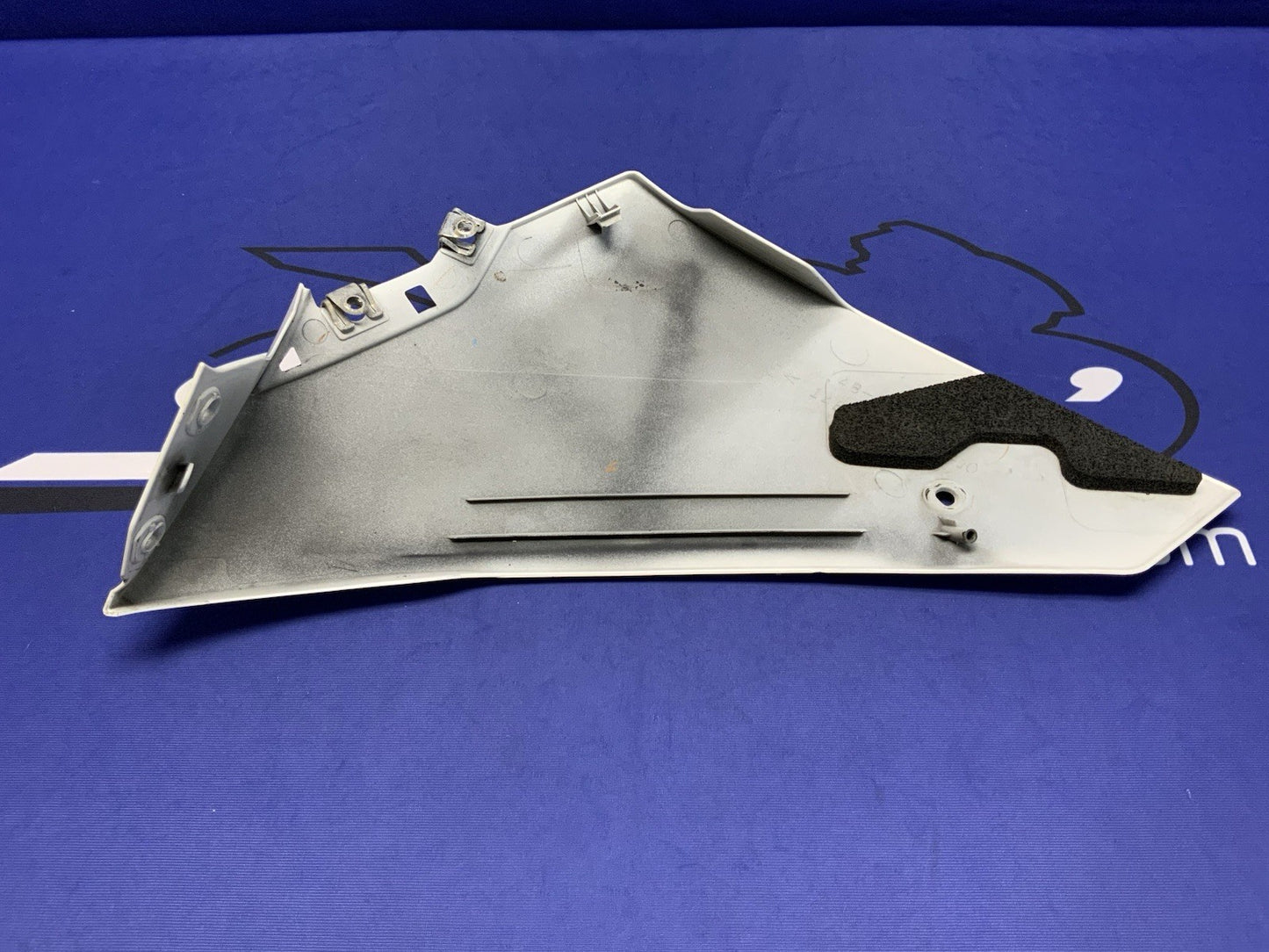 Yamaha Right Lower Fairing (White) YZF-R1 2009-2013 OEM 14B-28395-00