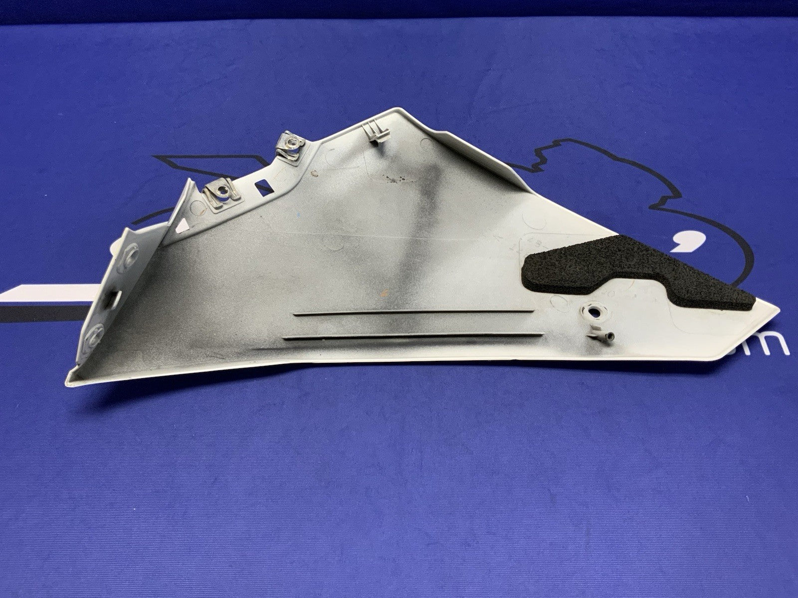 Yamaha Right Lower Fairing (White) YZF-R1 2009-2013 OEM 14B-28395-00
